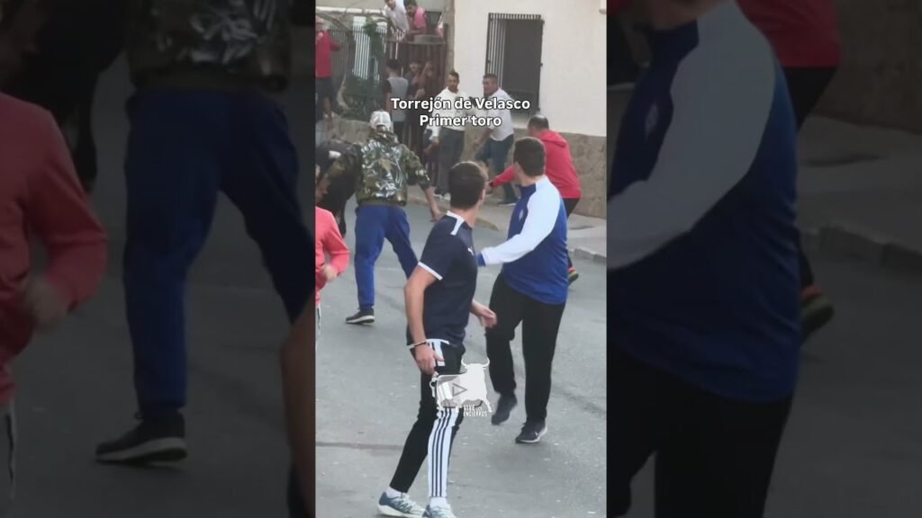 Primer toro encierro domingo Torrejón de Velasco #shorts