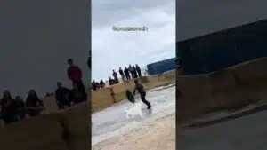 Encierro mixto en Gomezserracín 2026 - Novillo arremete en Gomezserracin
