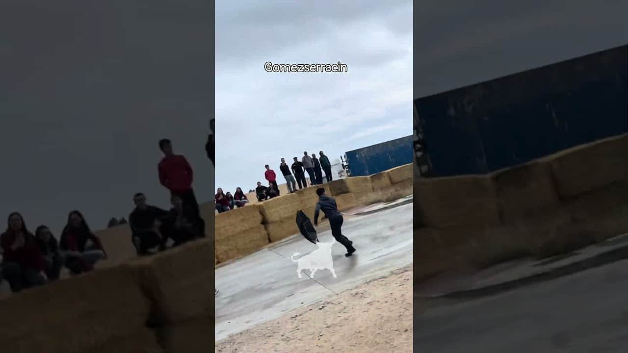 Encierro mixto en Gomezserracín 2026 - Novillo arremete en Gomezserracin